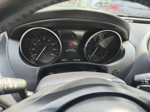 Used 2017 Jaguar XE Premium image 24