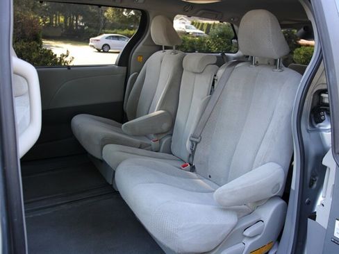 Used 2011 Toyota Sienna LE image 15