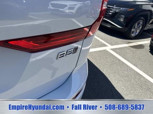 Used 2023 Volvo XC60 B5 Plus AWD/4WD image 6