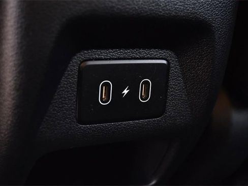 Used 2024 Hyundai Venue SEL image 24