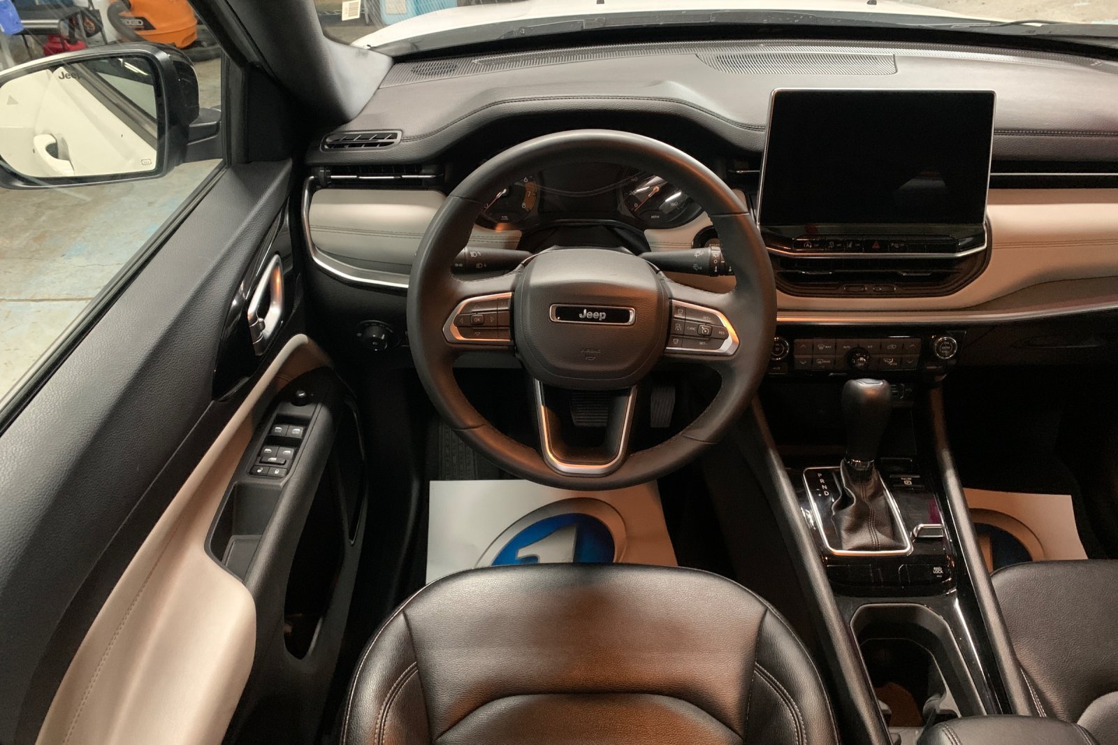 Used 2025 Jeep Compass Limited AWD/4WD image 15