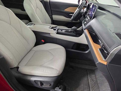 Used 2024 Toyota Grand Highlander Platinum image 34