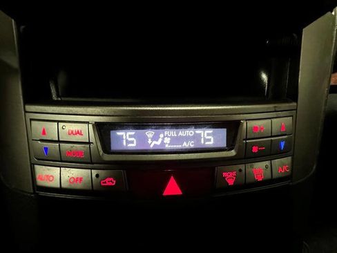 Used 2011 Subaru Outback 2.5i Limited w/ PWR Moonroof Pkg AWD/4WD image 38