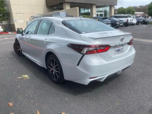 Used 2023 Toyota Camry SE FWD image 4