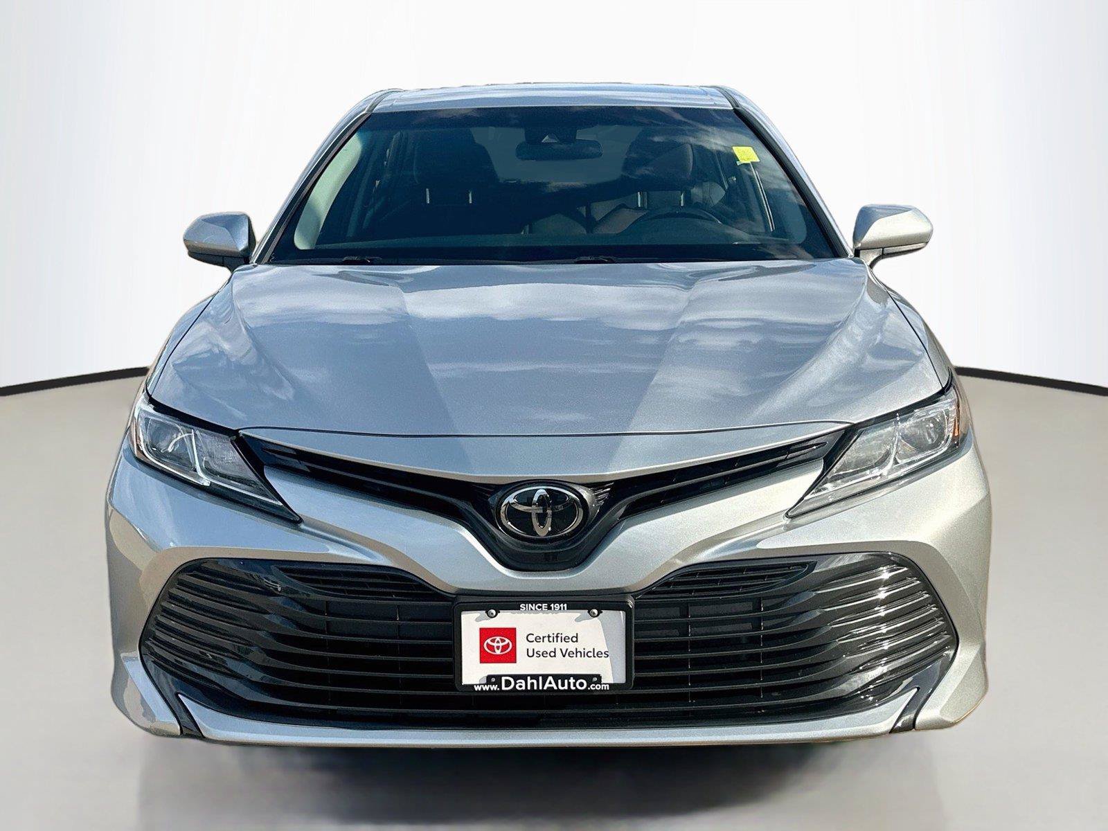 Used 2018 Toyota Camry LE FWD image 3