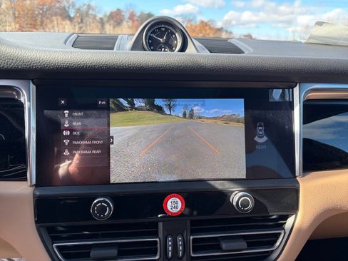 Certified 2025 Porsche Macan image 23