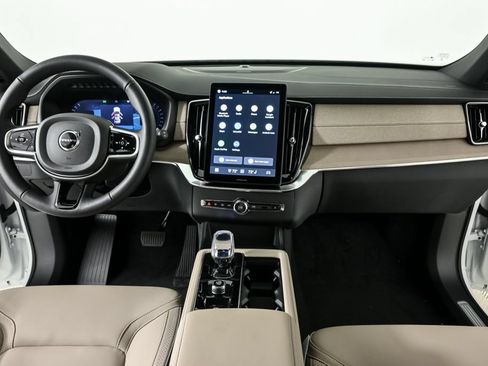 New 2026 Volvo XC90 B6 Plus w/ Protection Package Premier AWD/4WD image 18
