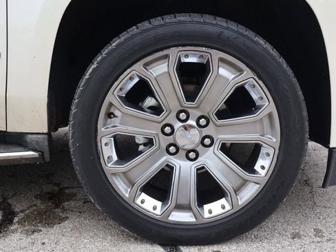 Used 2015 GMC Yukon XL Denali w/ Touring Package AWD/4WD image 4