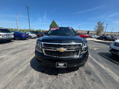 Used 2018 Chevrolet Suburban LT RWD image 3