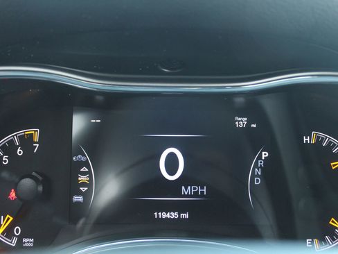 Used 2019 Jeep Grand Cherokee Altitude AWD/4WD image 28