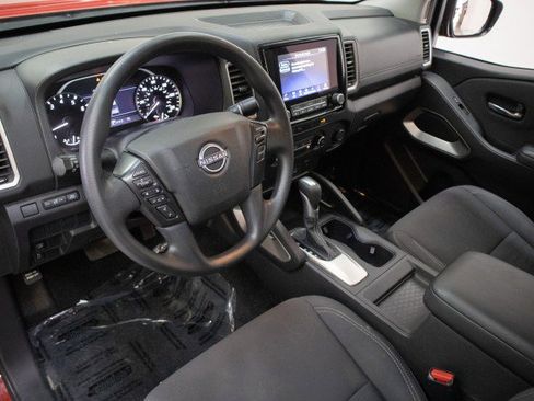 Used 2024 Nissan Frontier SV image 9