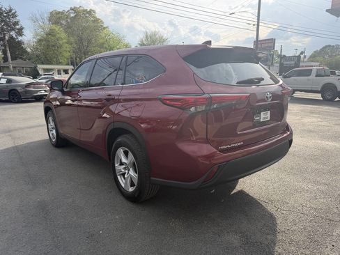 Used 2021 Toyota Highlander LE image 4