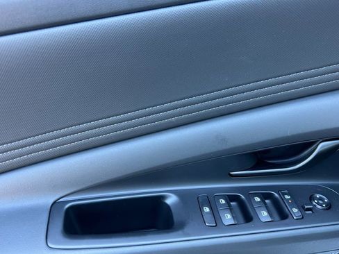 New 2025 Hyundai Elantra SEL image 9