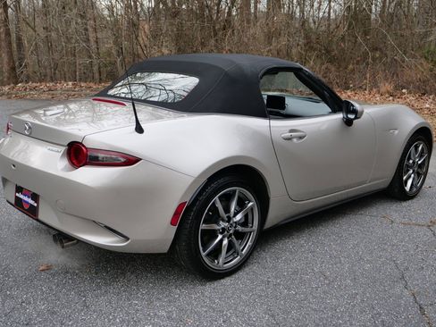 Used 2022 MAZDA MX-5 Miata Grand Touring image 9