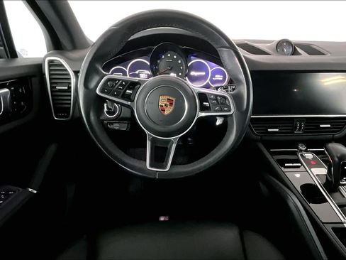 Used 2023 Porsche Cayenne image 6