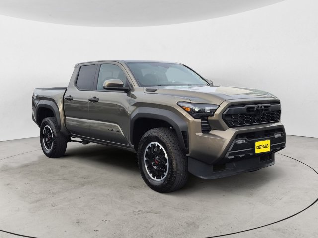 Used 2026 Toyota Tacoma TRD Off-Road w/ TRD Off Road Upgrade Package AWD/4WD image 3