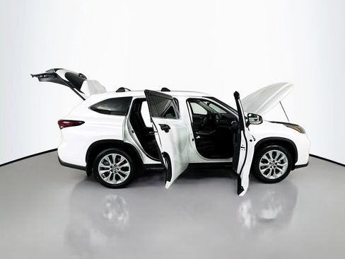Used 2024 Toyota Highlander Limited AWD/4WD image 29