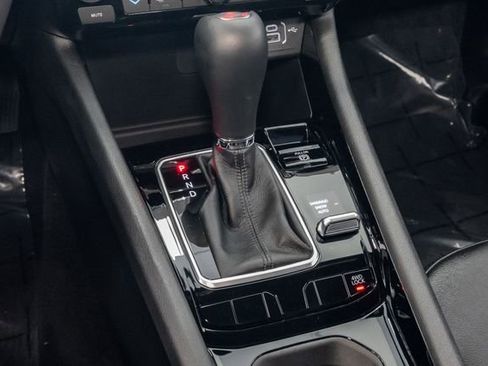 Used 2025 Jeep Compass Limited image 19