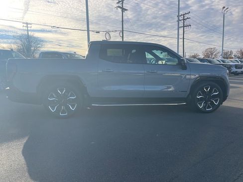 Used 2024 GMC Sierra EV Denali image 6