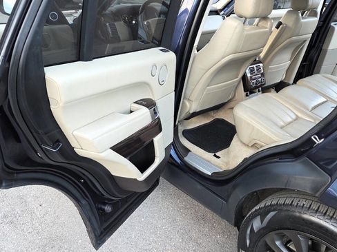 Used 2017 Land Rover Range Rover HSE image 32