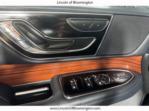 Used 2022 Lincoln Navigator 4WD image 25