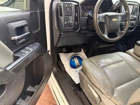 Used 2018 Chevrolet Silverado 1500 W/T w/ Trailering Package image 9