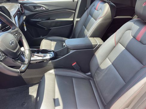 Used 2026 Chevrolet Trax RS w/ Sunroof Package FWD image 23