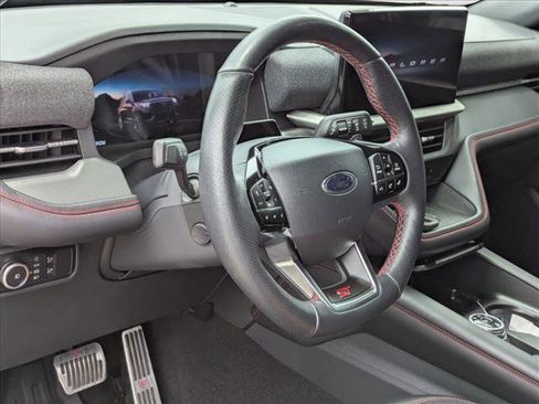 Used 2025 Ford Explorer ST AWD/4WD image 3