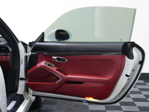 Used 2018 Porsche 911 Turbo S image 24