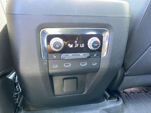 Used 2023 GMC Yukon XL SLT w/ SLT Premium Package AWD/4WD image 29