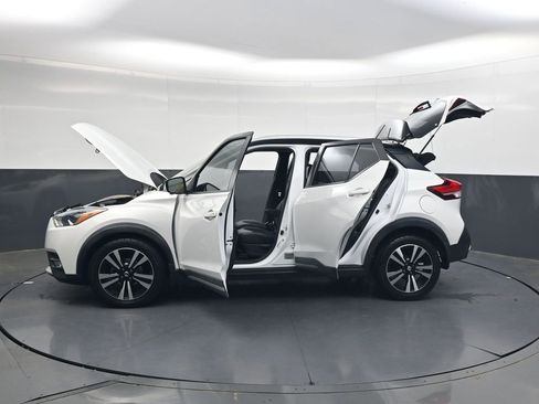 Used 2018 Nissan Kicks SR w/ Premium Package FWD image 39