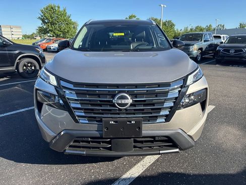 Used 2025 Nissan Rogue SL w/ Tech Package AWD/4WD image 2