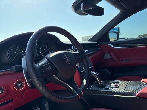 Used 2022 Maserati Quattroporte Trofeo image 12