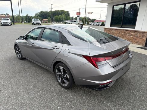Used 2023 Hyundai Elantra Limited FWD image 6
