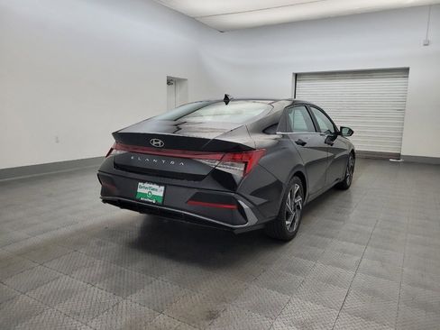 Used 2024 Hyundai Elantra SEL w/ Convenience Package image 9