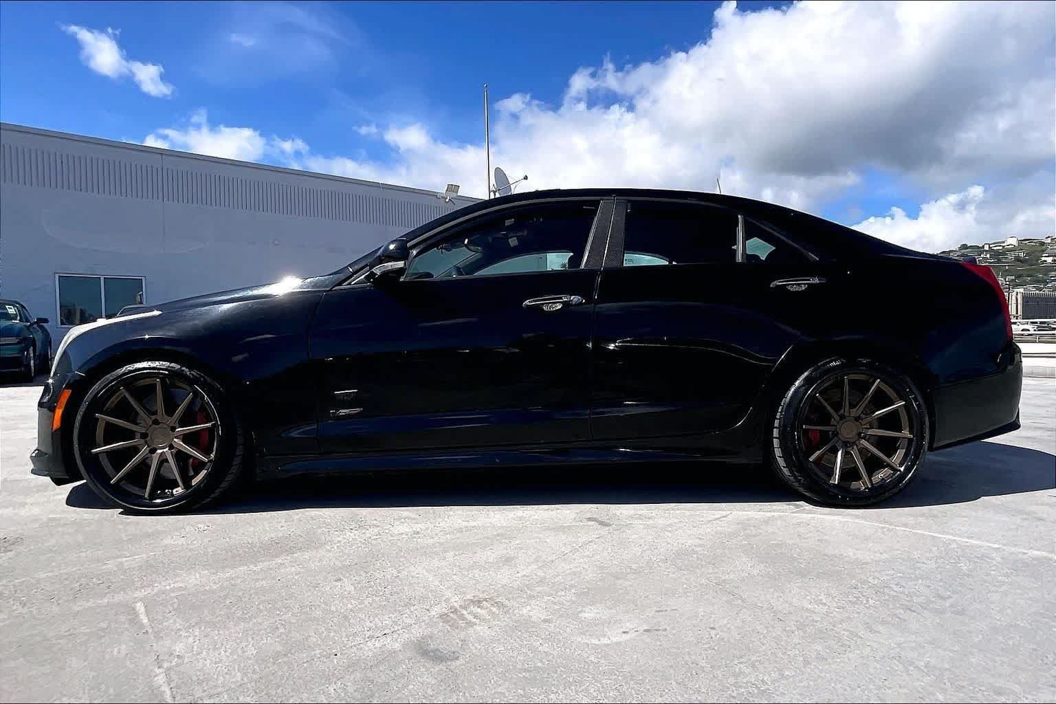 Used 2017 Cadillac ATS V w/ Luxury Package RWD image 3