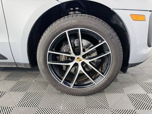Used 2024 Porsche Macan AWD/4WD image 31