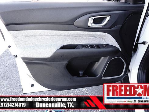 New 2026 Jeep Compass Latitude image 39