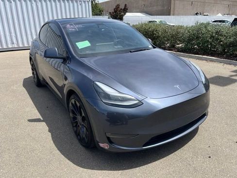 Used 2023 Tesla Model Y Performance AWD/4WD image 3