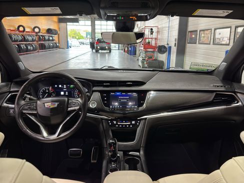 Used 2024 Cadillac XT6 Sport w/ Technology Package AWD/4WD image 14