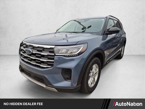 Used 2025 Ford Explorer Active AWD/4WD image 1