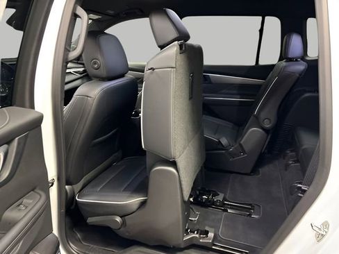 Used 2025 Buick Enclave Sport Touring image 38