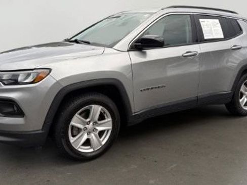 Used 2022 Jeep Compass Latitude FWD image 1