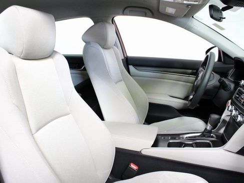 Used 2022 Honda Accord LX image 10