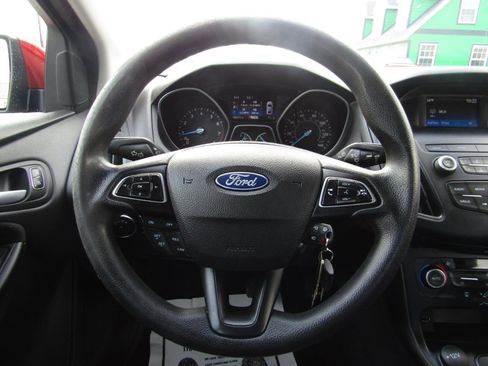 Used 2018 Ford Focus SE FWD image 14