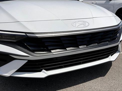 New 2025 Hyundai Elantra Blue image 17
