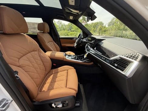 Used 2026 BMW X7 xDrive40i w/ M Sport Package image 28