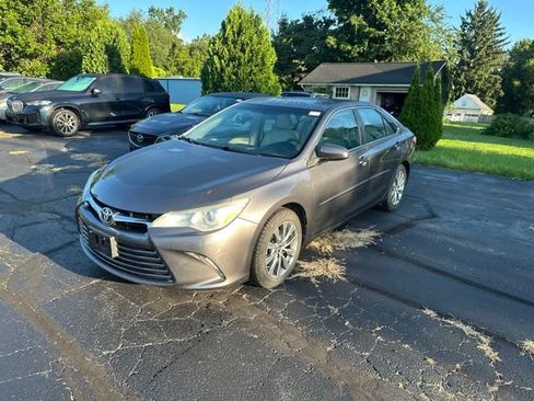 Used 2015 Toyota Camry XLE FWD image 3