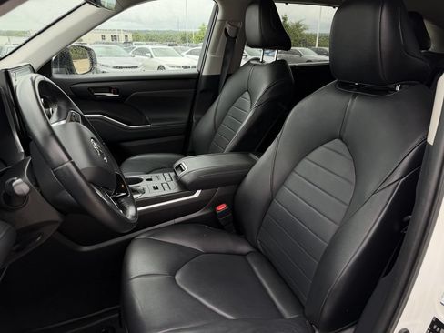 Used 2021 Toyota Highlander XLE AWD/4WD image 26