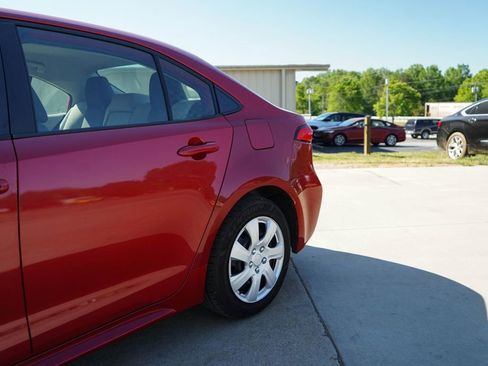 Used 2021 Toyota Corolla LE image 21